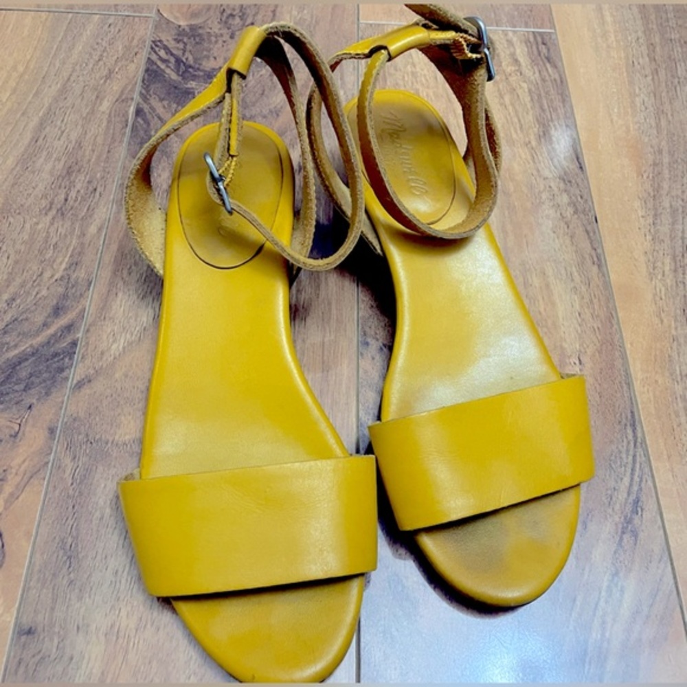 Madewell gorgeous yellow sandals with ankle straps and low heel. Size 7.5 GUC